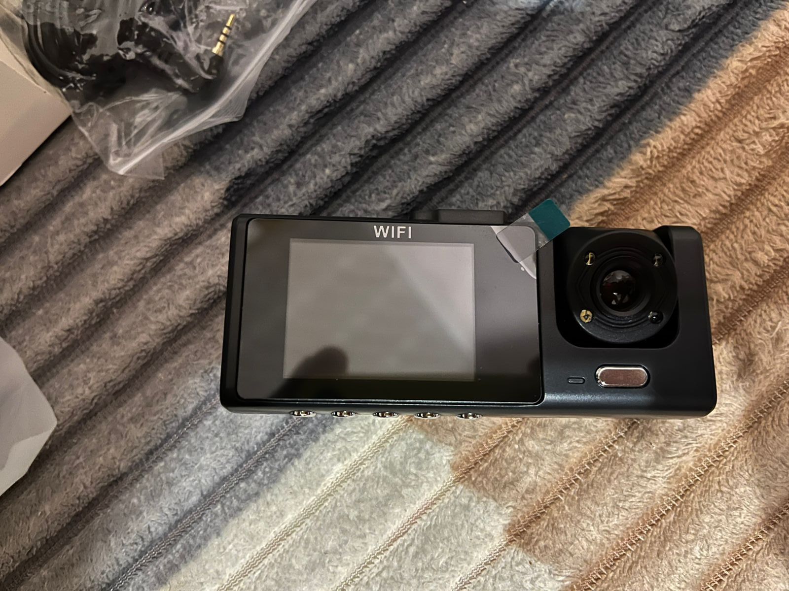 Продам видео регистратор с wifi (3 камеры)