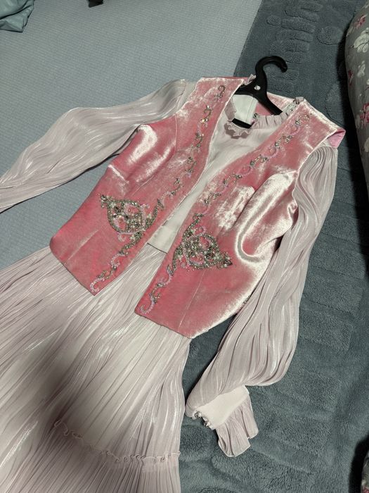 Продаю платье и кажекей