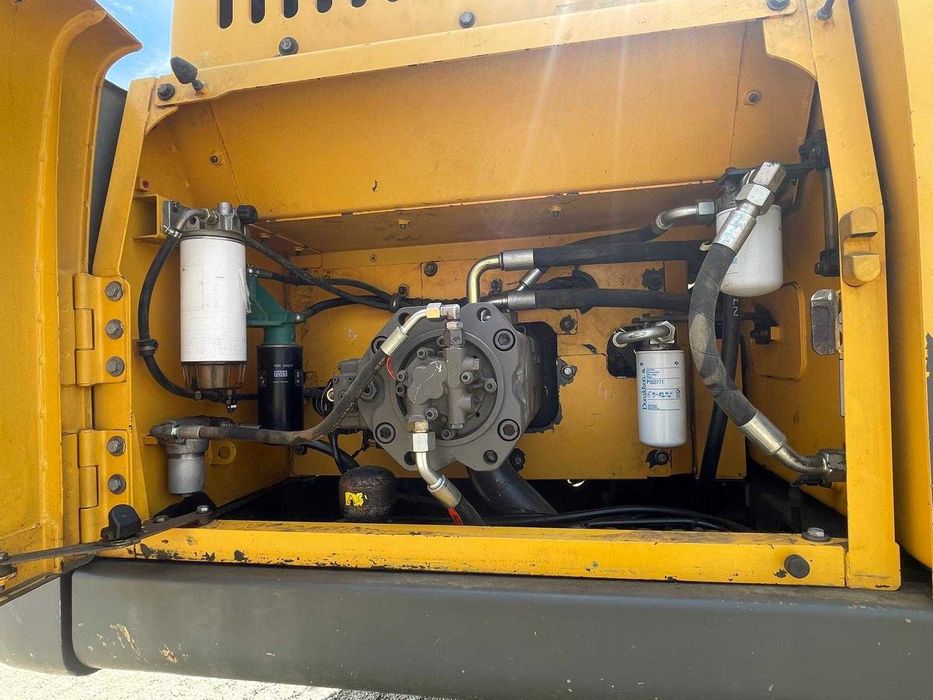 Excavator volvo EC300DL