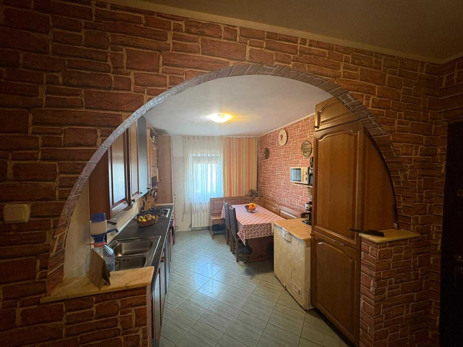 Apartament 3 camere, zona Nord, strada Calugareni, Bacau