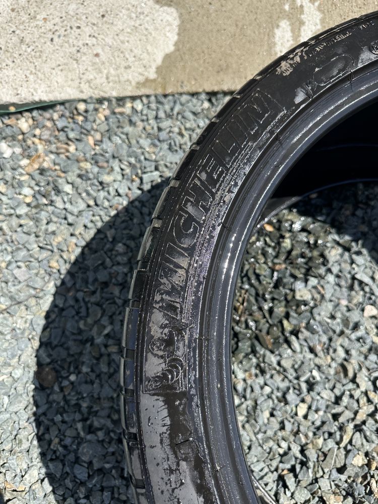 Vand 3 buc. anvelope Michelin 21/35/295