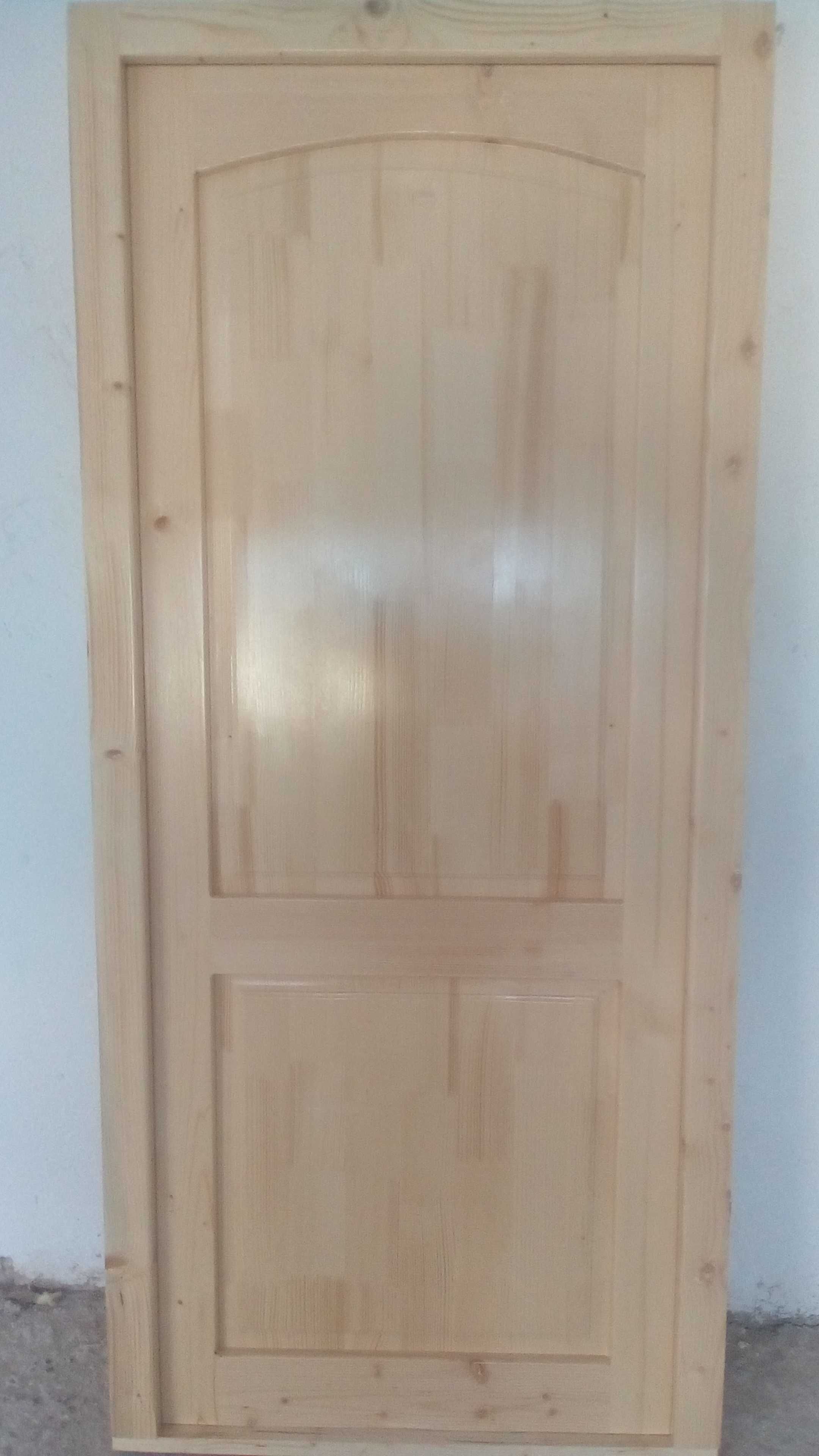 Usi interioare si exterioare din lemn