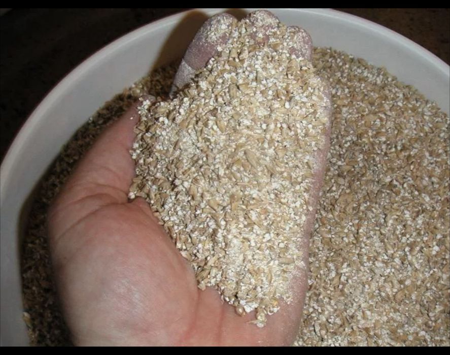 Продам , дроблёный ячмень,  зерно, делаем комбекорм  для откорма