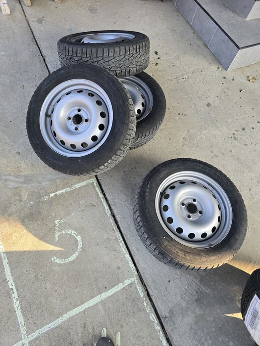 R 15 185/65 nokian стаяла на хюндай акцент.