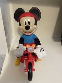 Mickey pe tricicleta