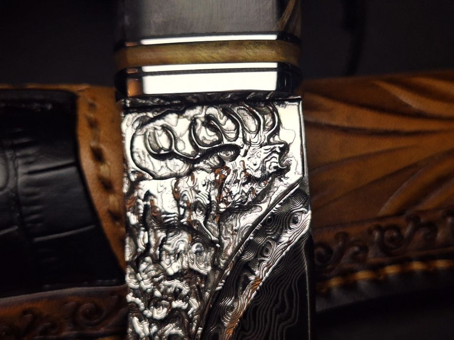 Японски ловен нож от дамаска стомана VG-10 (96 слоя) с кожена кания