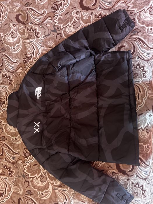 Geaca north face x kaws xl noua