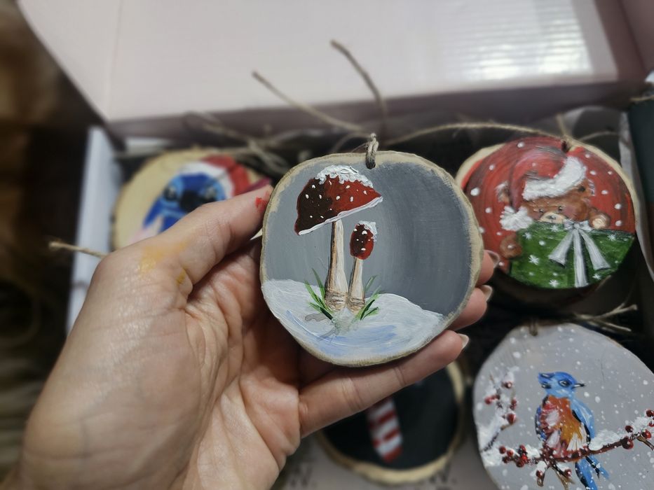 Коледни ръчно рисувани шайби