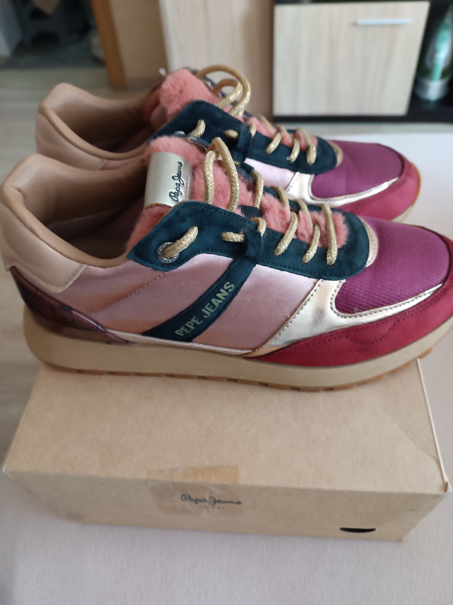 Pepe Jeans, Levis, Puma, Adam's,