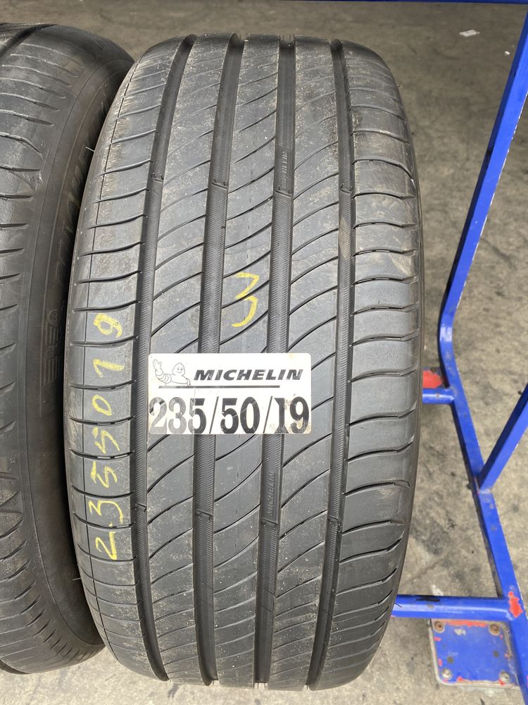 235/50/19 Michelin Vara