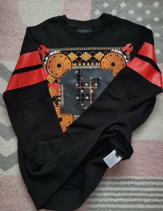 Bluza Givenchy S-M barbati.