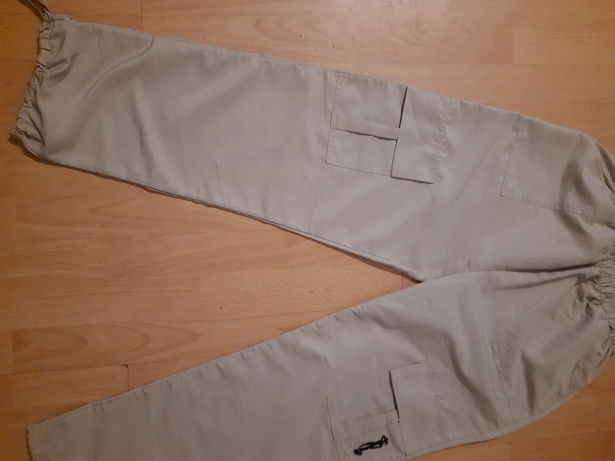 Pantaloni noi de vara treisferturi 100 lei ,Emporio Armani 700 lei