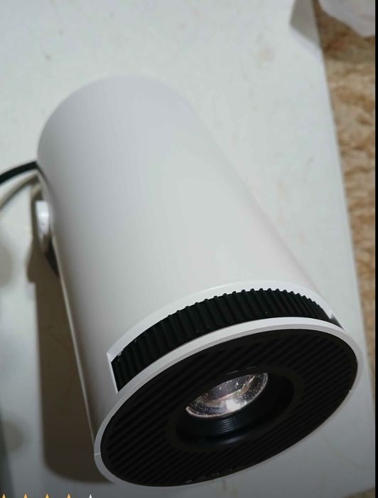 smart prajektor sotiladi