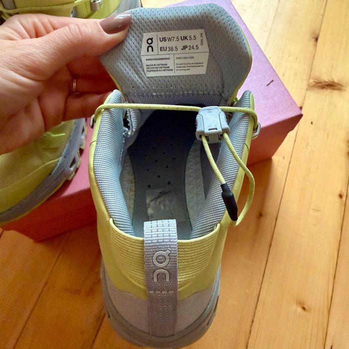 Нови туристически обувки ON W Cloudtrax Waterproof