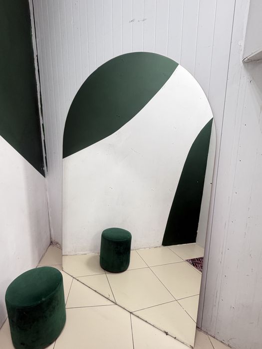 Зеркало отличного качества, худит . Идеально подойдет для любого бизне