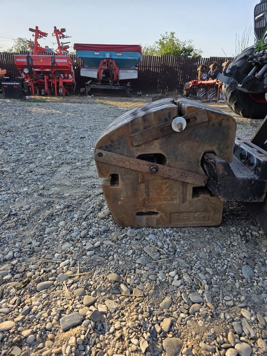Greutate față cu trepied. 800 kg
 4000 lei