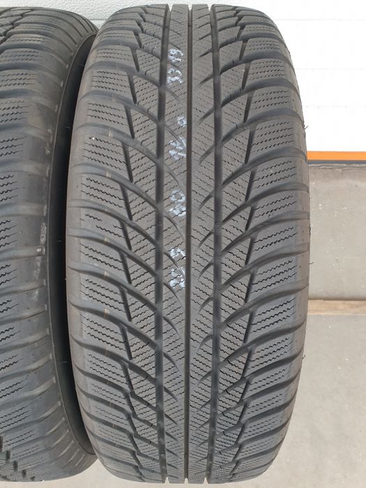 Зимни гуми 2 броя BRIDGESTONE Blizak LM001 205 60 R16 дот 3319