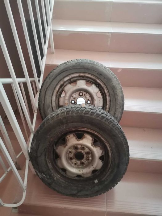 Продавам зимни  гуми.