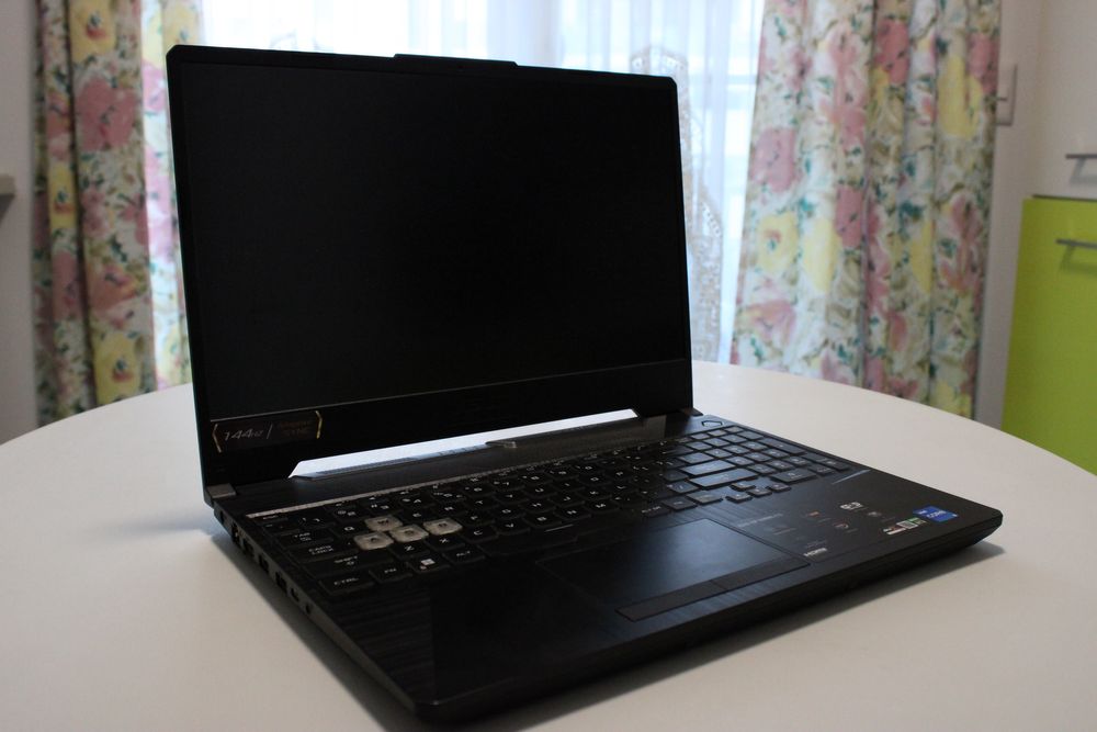 Vând Laptop Gaming ASUS TUF F15 FX506HC cu procesor Intel® Core™ i5