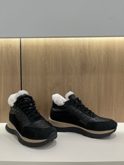 Продается новая зимняя женская кросовка. Производства Турция