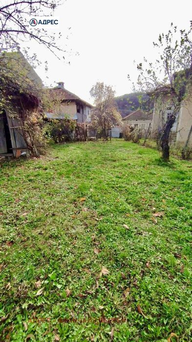 Къща в Ловеч, област-с.Терзийско площ 100 цена 33234