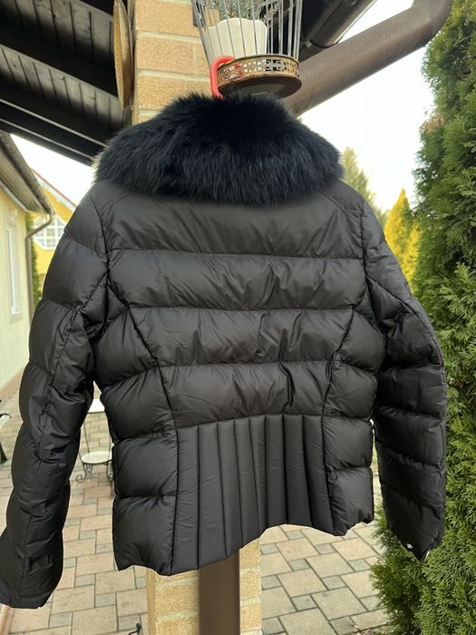 Vând geaca Prada originala cu blana naturala