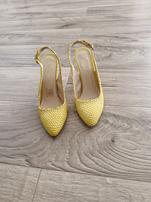 Pantofi galbeni nr.37