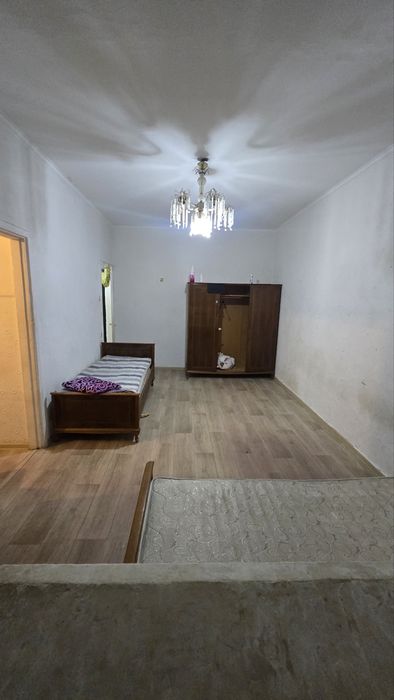 Срочно. Аренда. 1 комнатная с обстановкой.  Можно парням