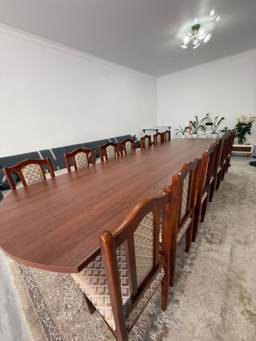 Стол и стулья ! 18 стульев ,5 метров