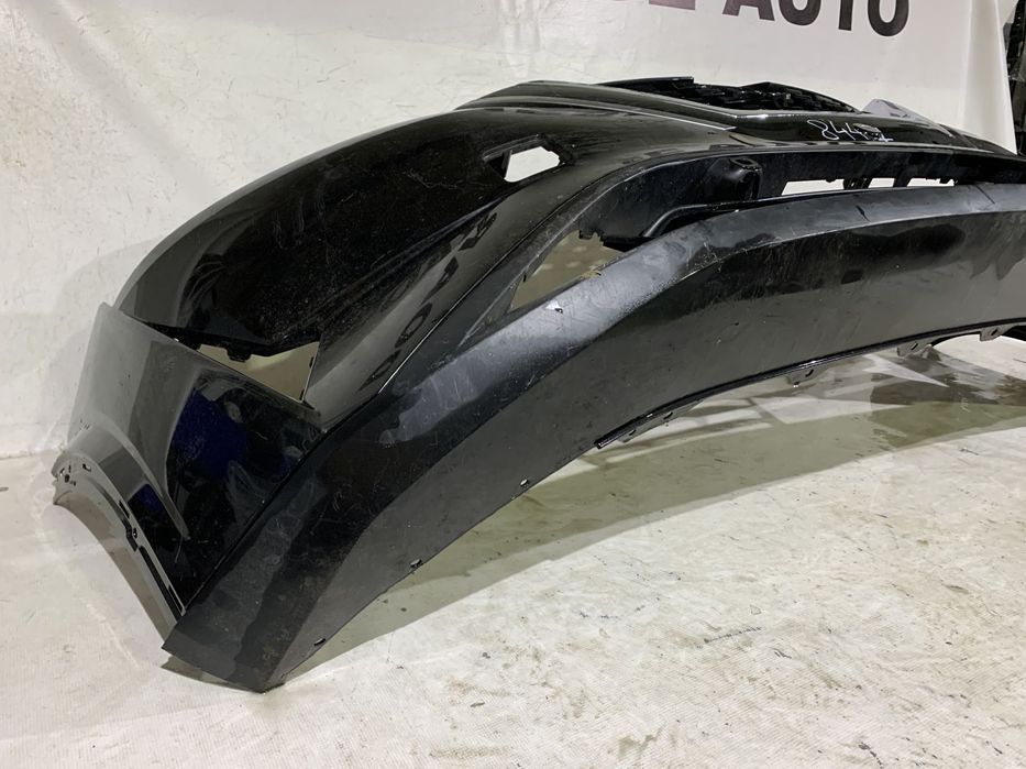 Bara fata Nissan Qashqai, 2021, 2022, 2023, 2024, cod origine OE 620226UA0H, cu gauri pentru senzori de parcare (4). Cromul de pe grila este atins.