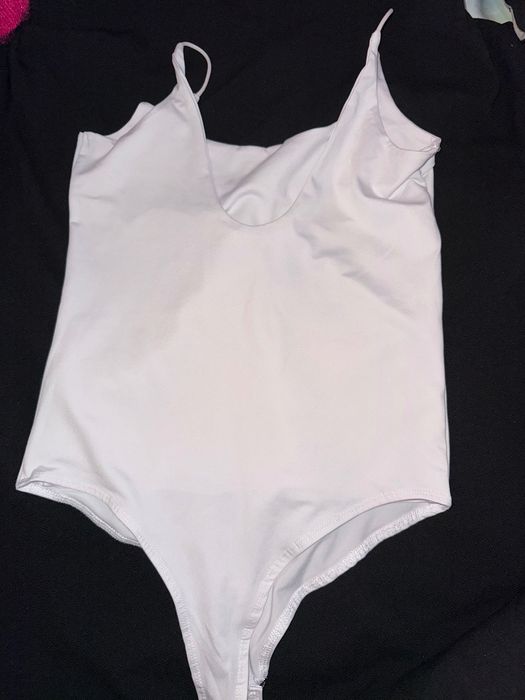 Снежнобяло и червено боди Amisu M