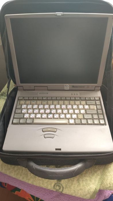 Продам ретро ноутбук рабочий