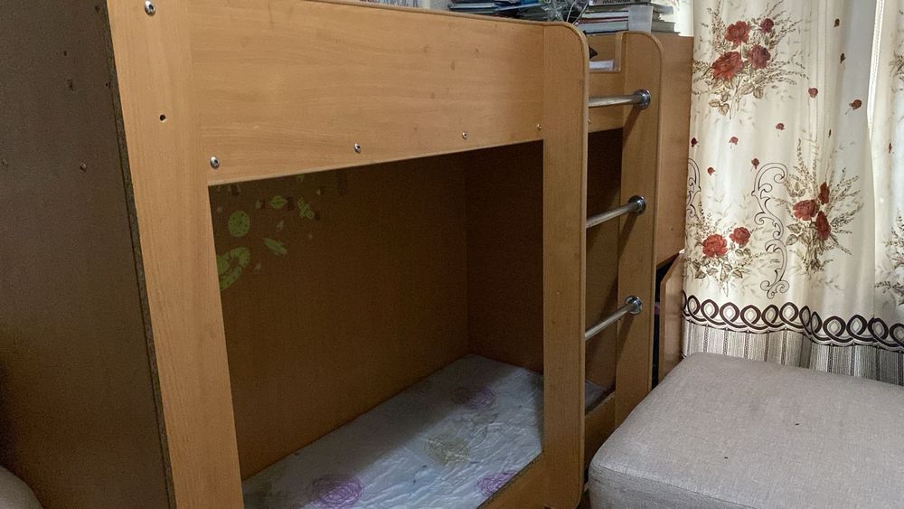 Продам двухъярусную кровать,не дорого