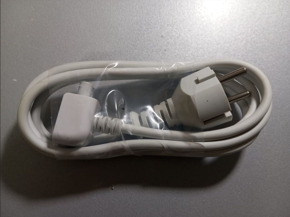для MACBOOK - зарядка блок питания