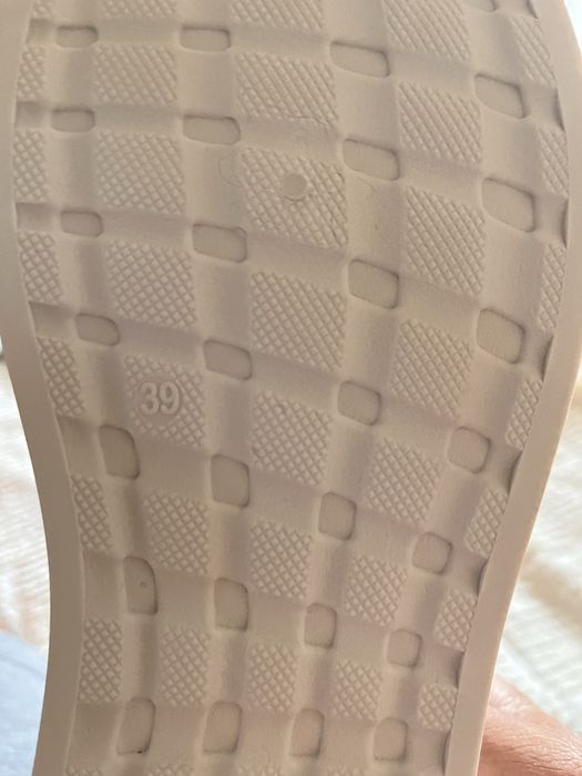 Pantofi sport diferite marimi