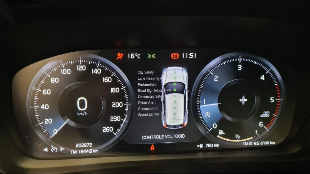 Volvo xc40 momentum diesel recent adus