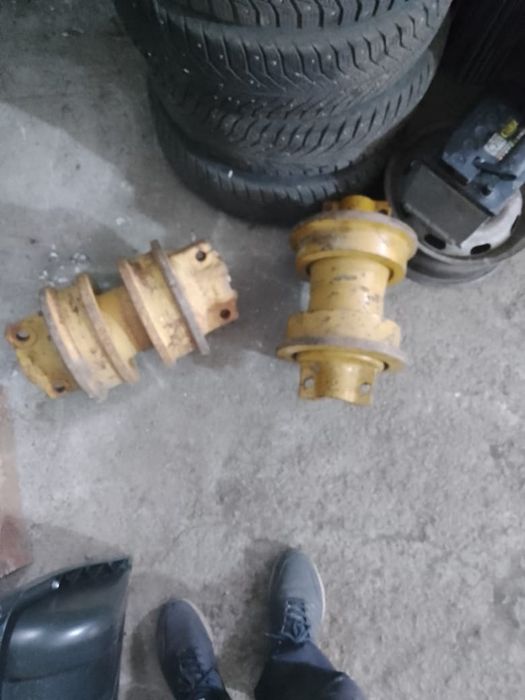 Продам катки на гусеничный трактор новые .