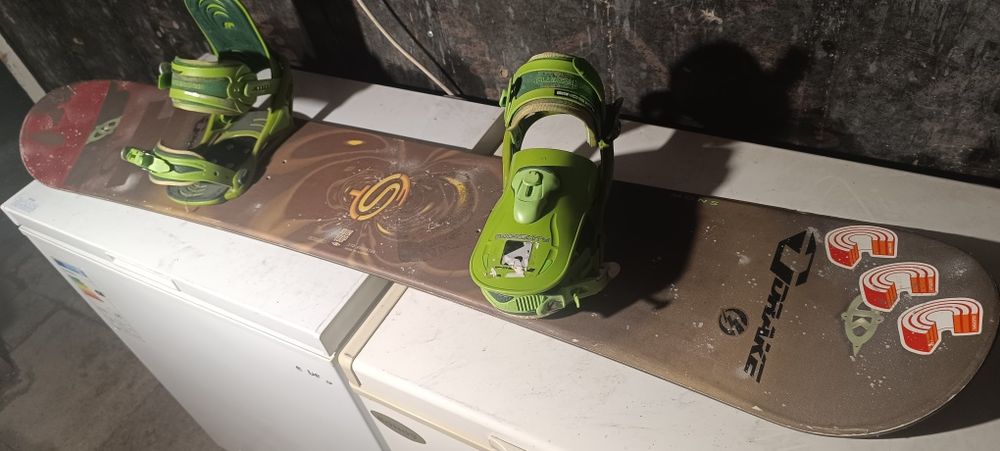 Сноуборды и ботинки , лыжи и ботинки
