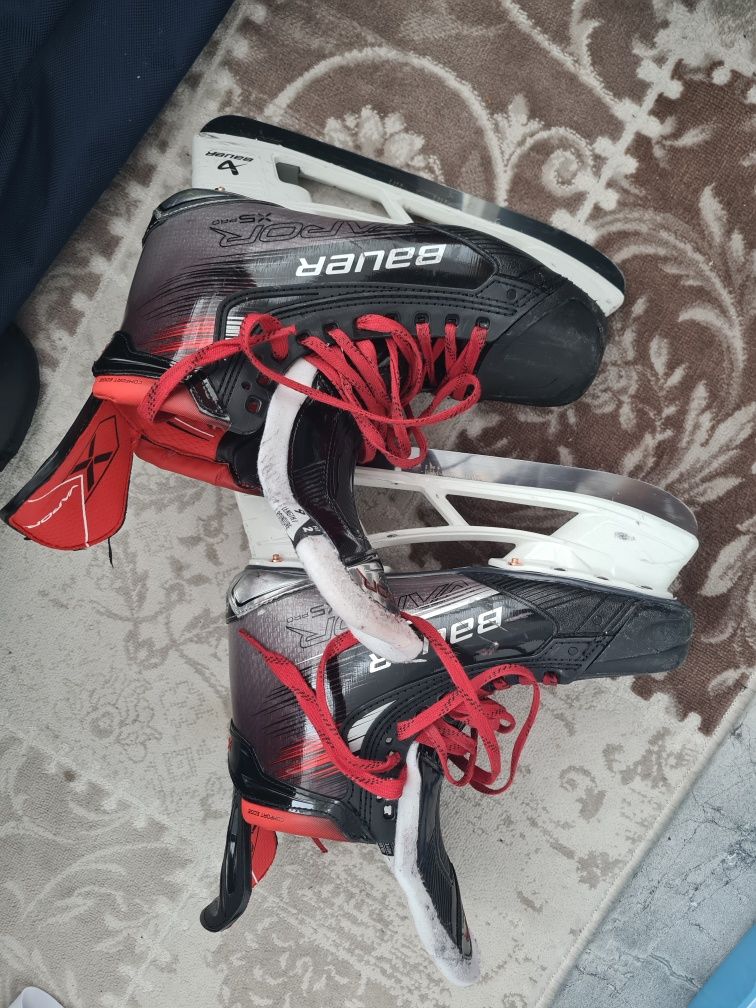 Продам Хоккейные коньки bauer Vapor 5Х pro размер 44 (9.0) Fit 2
