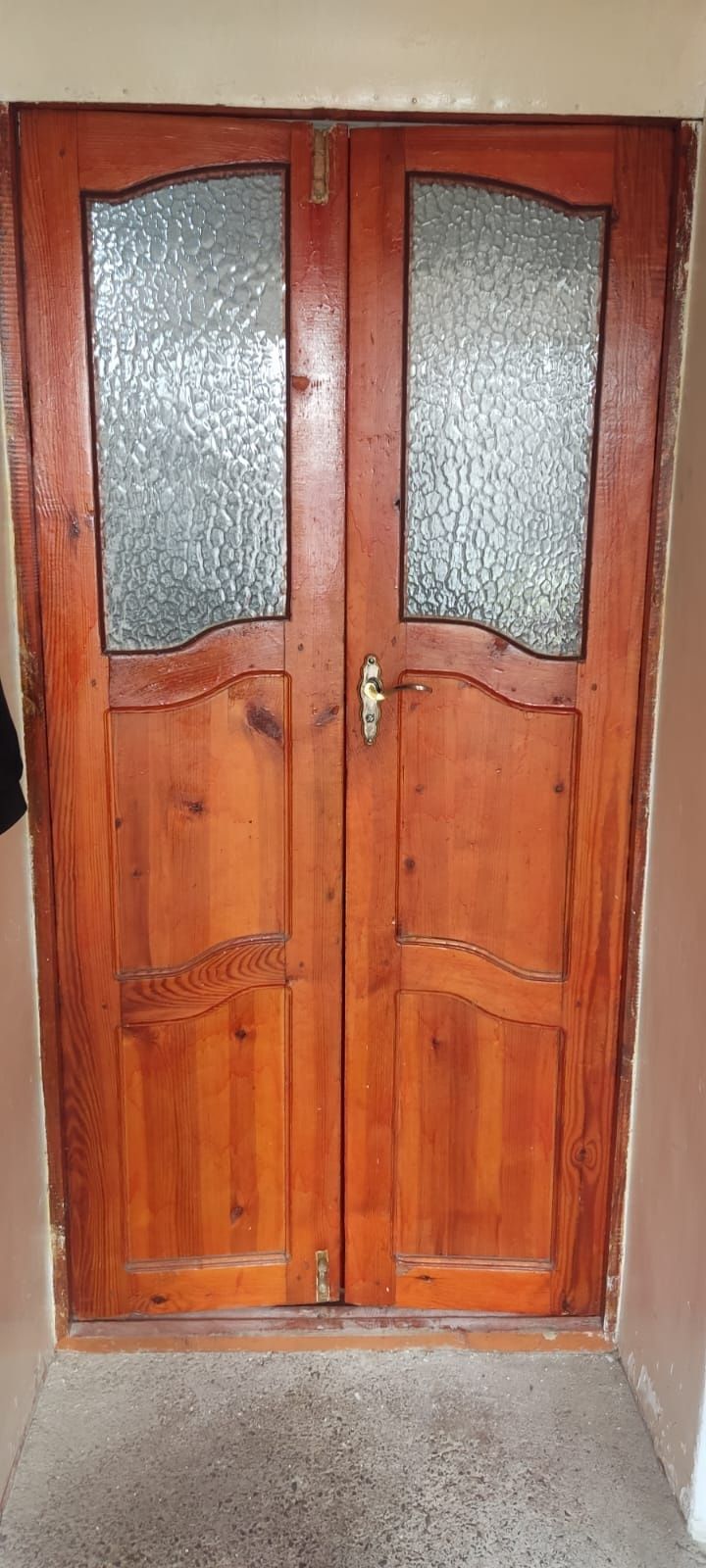 Продам деревянные двустворчатые двери