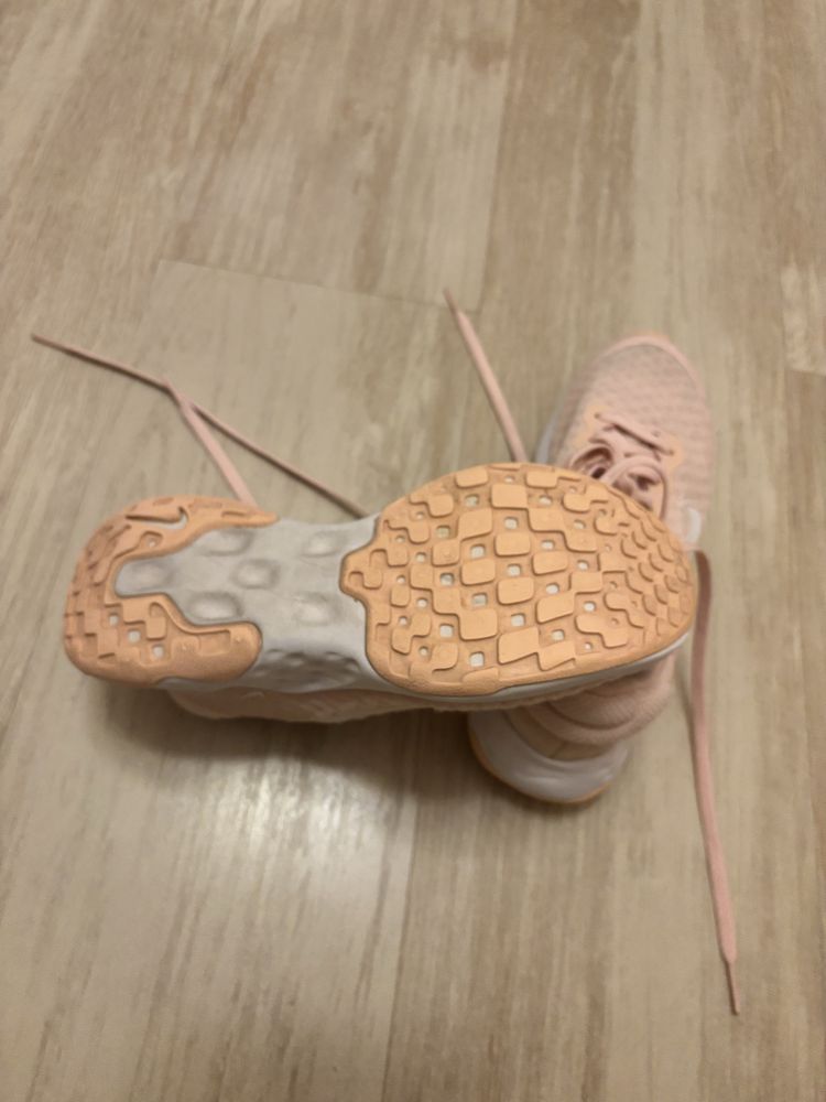 детски маратонки Nike renew