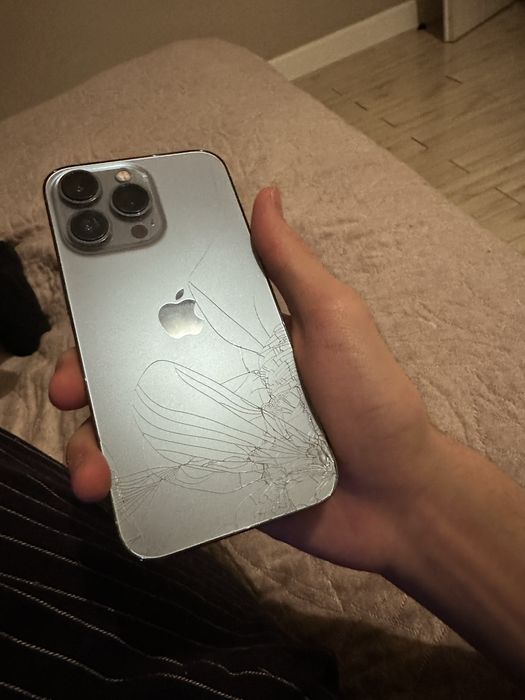 Iphone 13 pro сзади разбитый