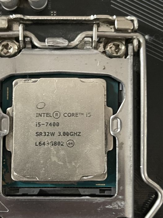 Placa de baza Gigabyte GA-B250M-D3H ( mic defect )+ Procesor i5 7400 .