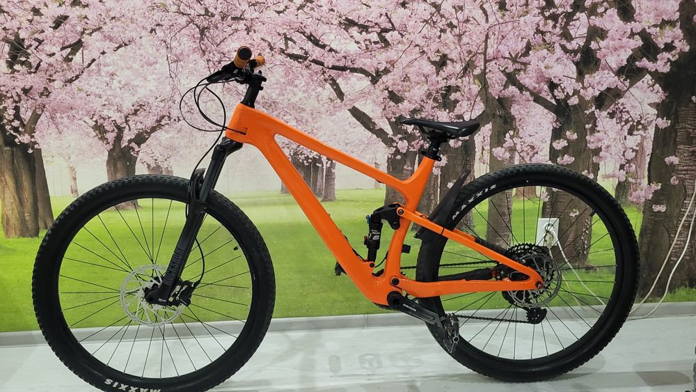 Карбоновый двухподвес • RockShox Judy • SRAM Level • Maxxis