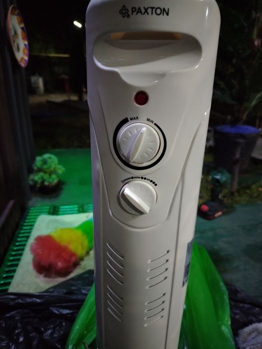 Vînd calorifer electric marca Paxton cu 11 elemenți.