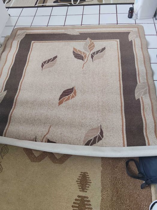 Килими в отлично състояние неразличими от нови