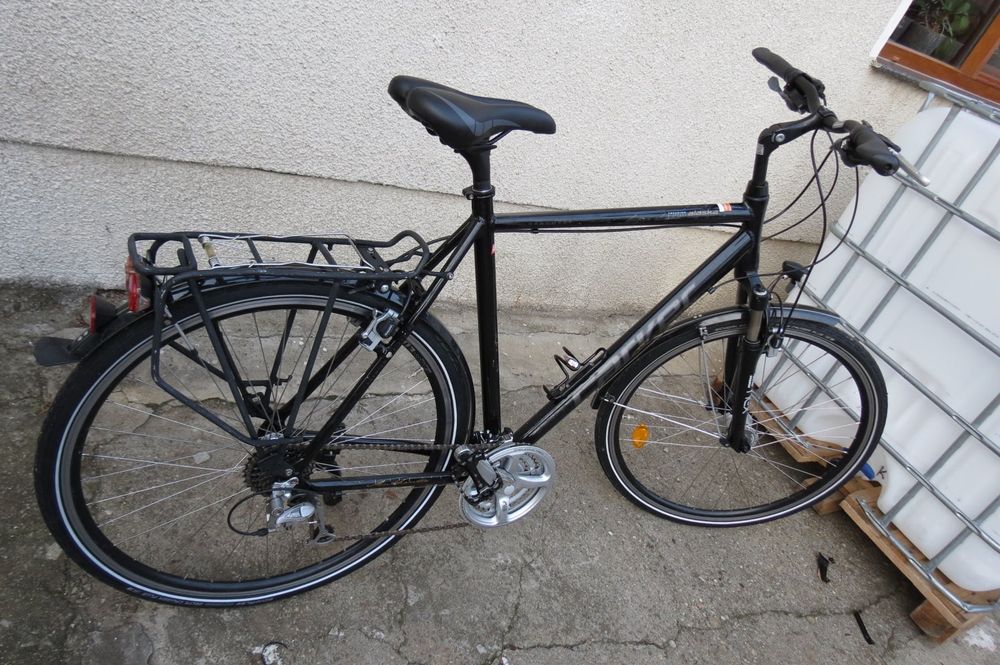 Vând bicicleta trekking Carver