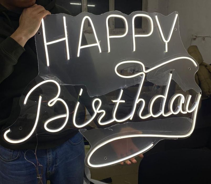 Неоновая вывеска "Happy New Year" и "Happy  Birthday"