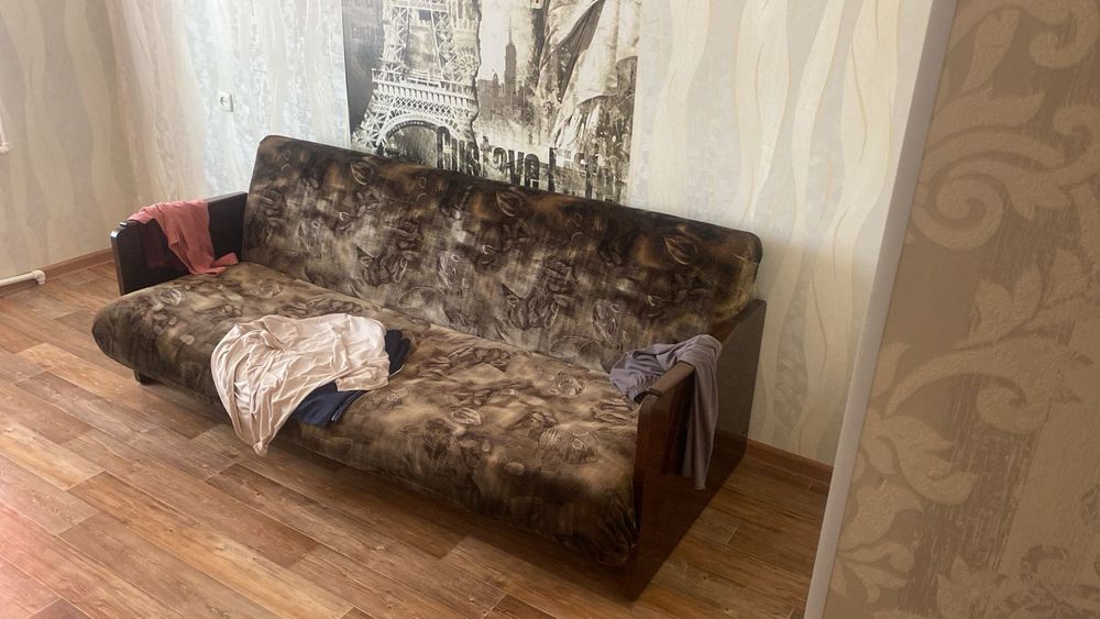 Старенький диван