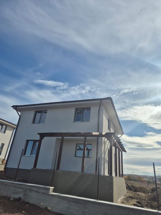 De vanzare casa individuala si duplex ,in loc Dezmir